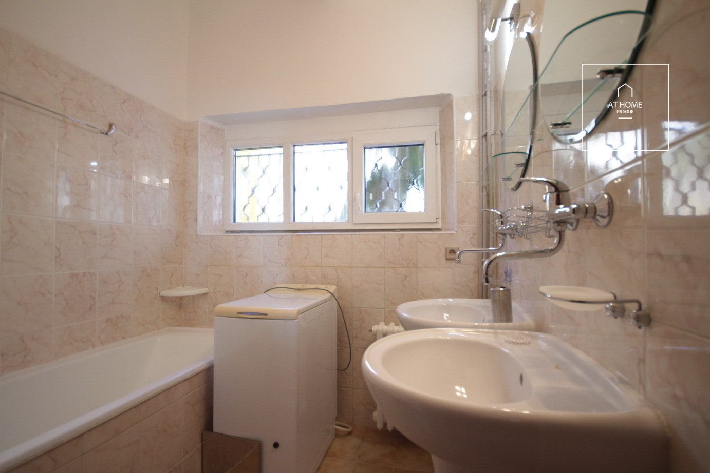 Spacious bright 3-bedroom apartment, Prague 4 - Krč
