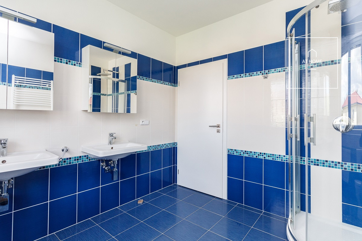 Brand new family house with garden in Průhonice