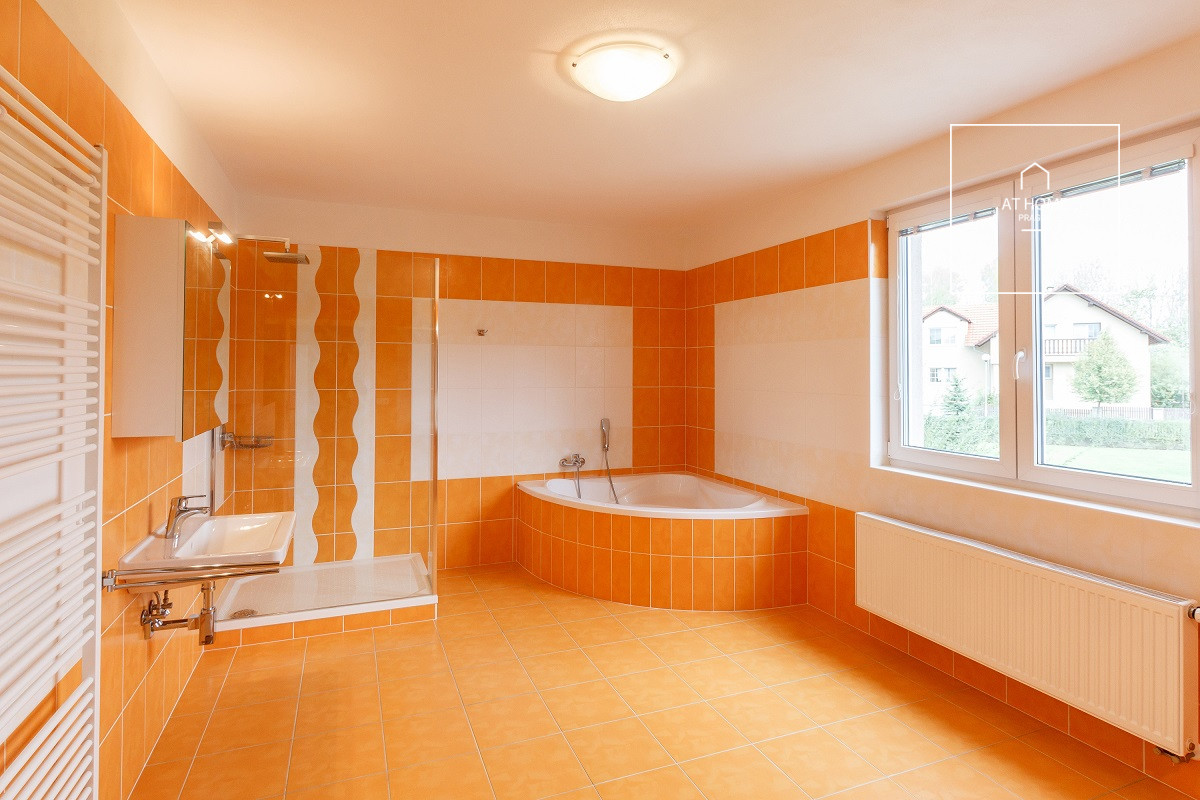 Brand new family house with garden in Průhonice
