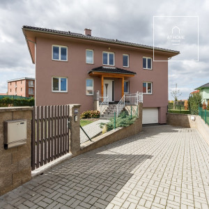 Brand new family house with garden in Průhonice