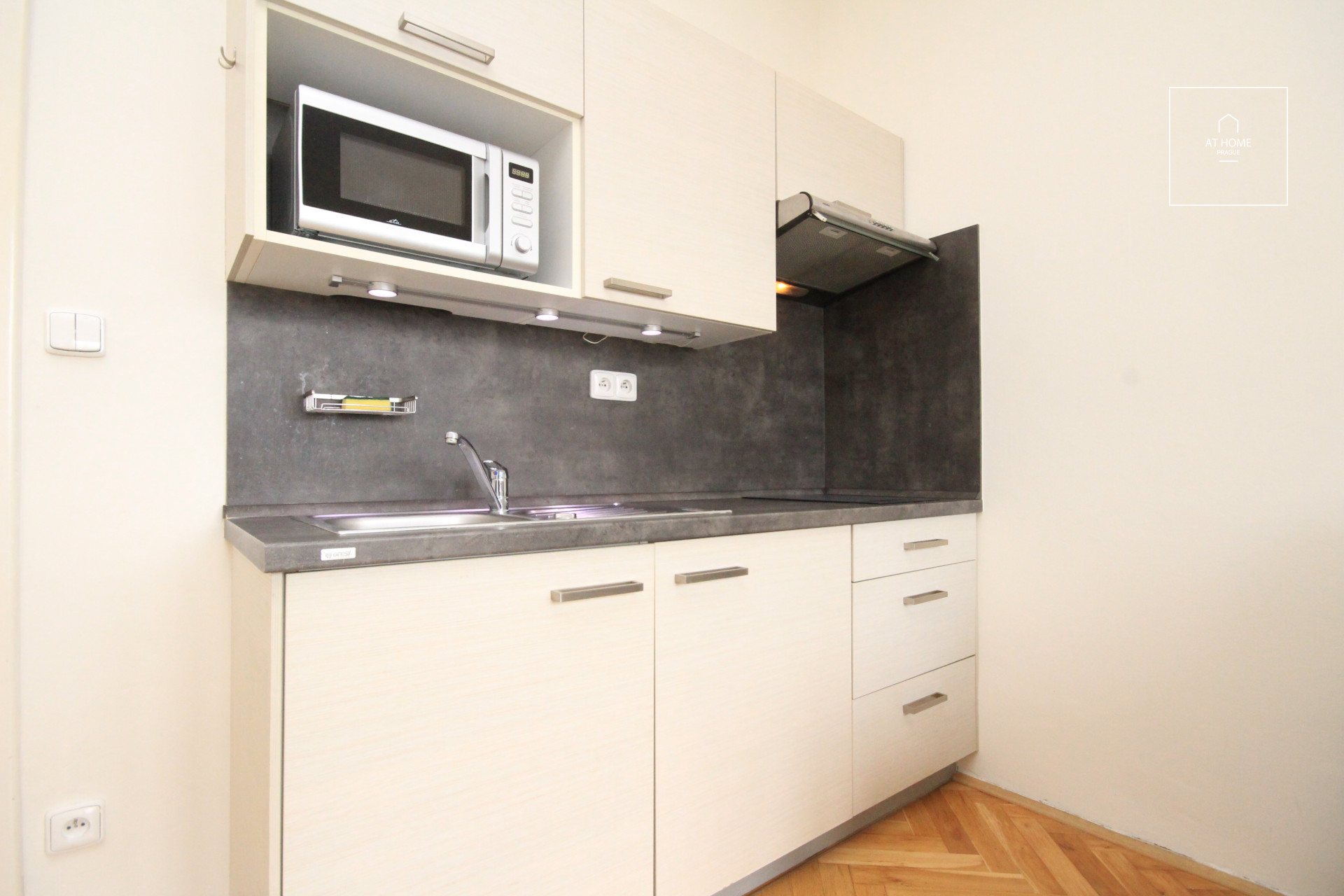 Fully furnished studio with terrace, Chopinova, Vinohrady