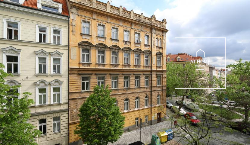 Příjemný zařízený byt 2+kk, Na Kozačce, Vinohrady