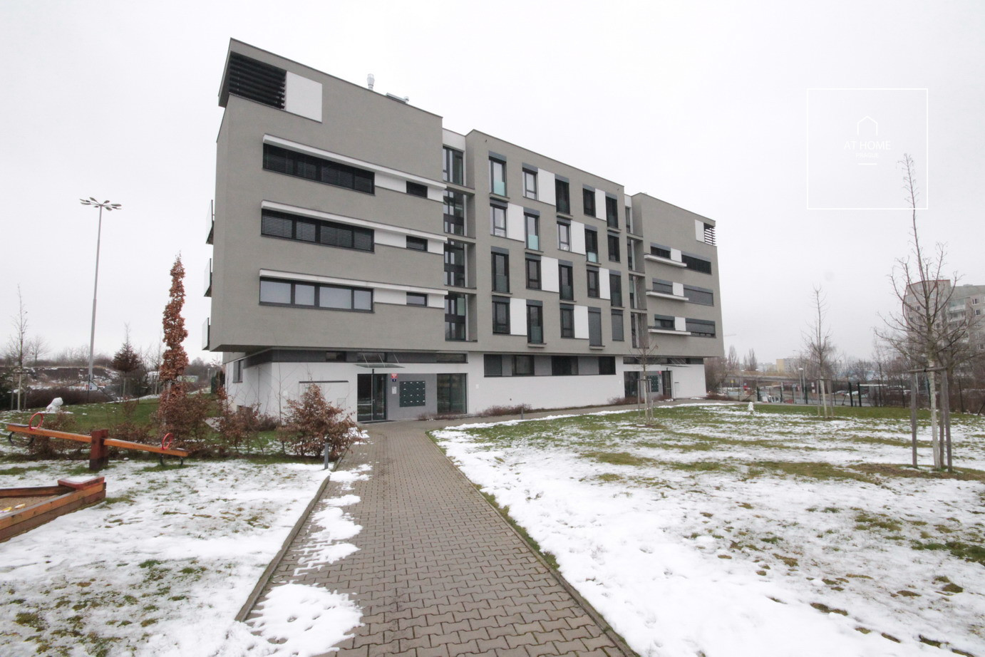 Hezký byt 2+kk s terasou a parkováním, Mukařovského, Stodůlky