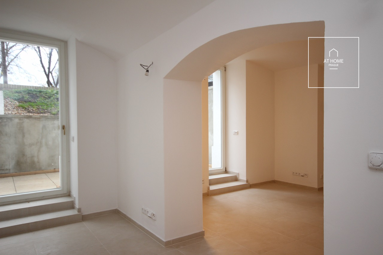 Nice bright commercial space, two rooms, Kubelíkova, Žižkov