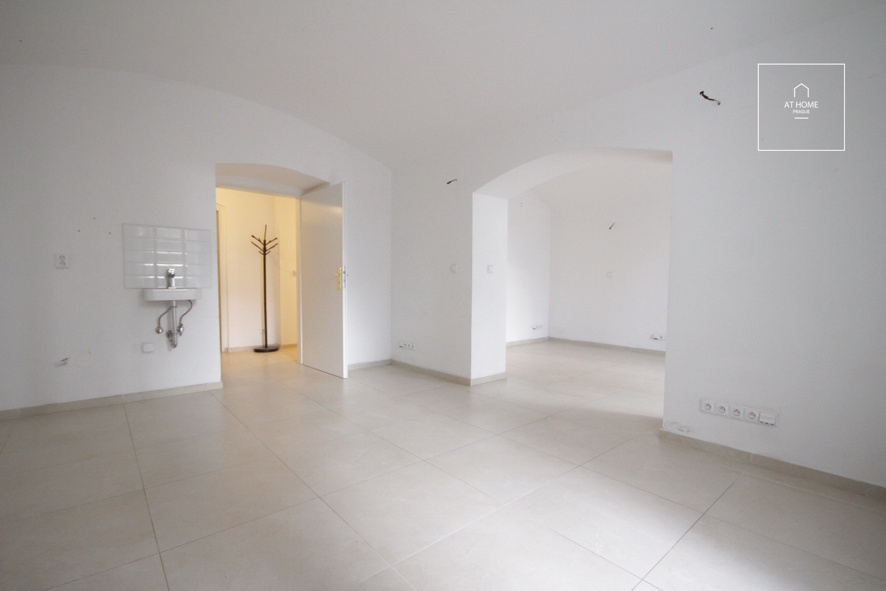 Nice bright commercial space, two rooms, Kubelíkova, Žižkov