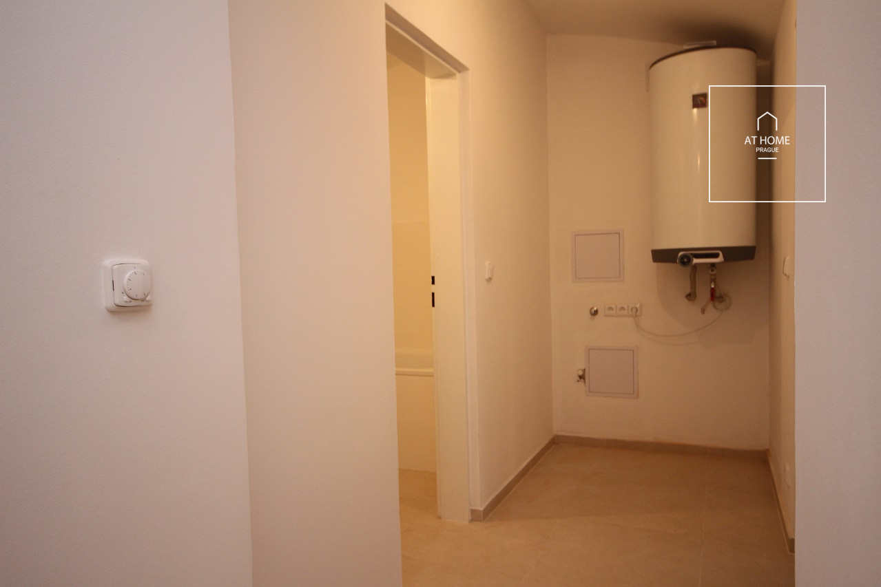 Nice bright commercial space, two rooms, Kubelíkova, Žižkov