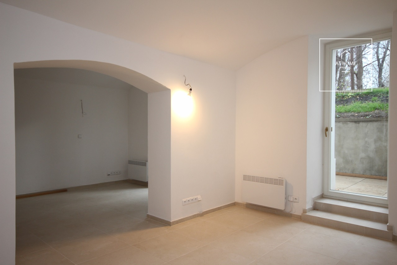 Nice bright commercial space, two rooms, Kubelíkova, Žižkov