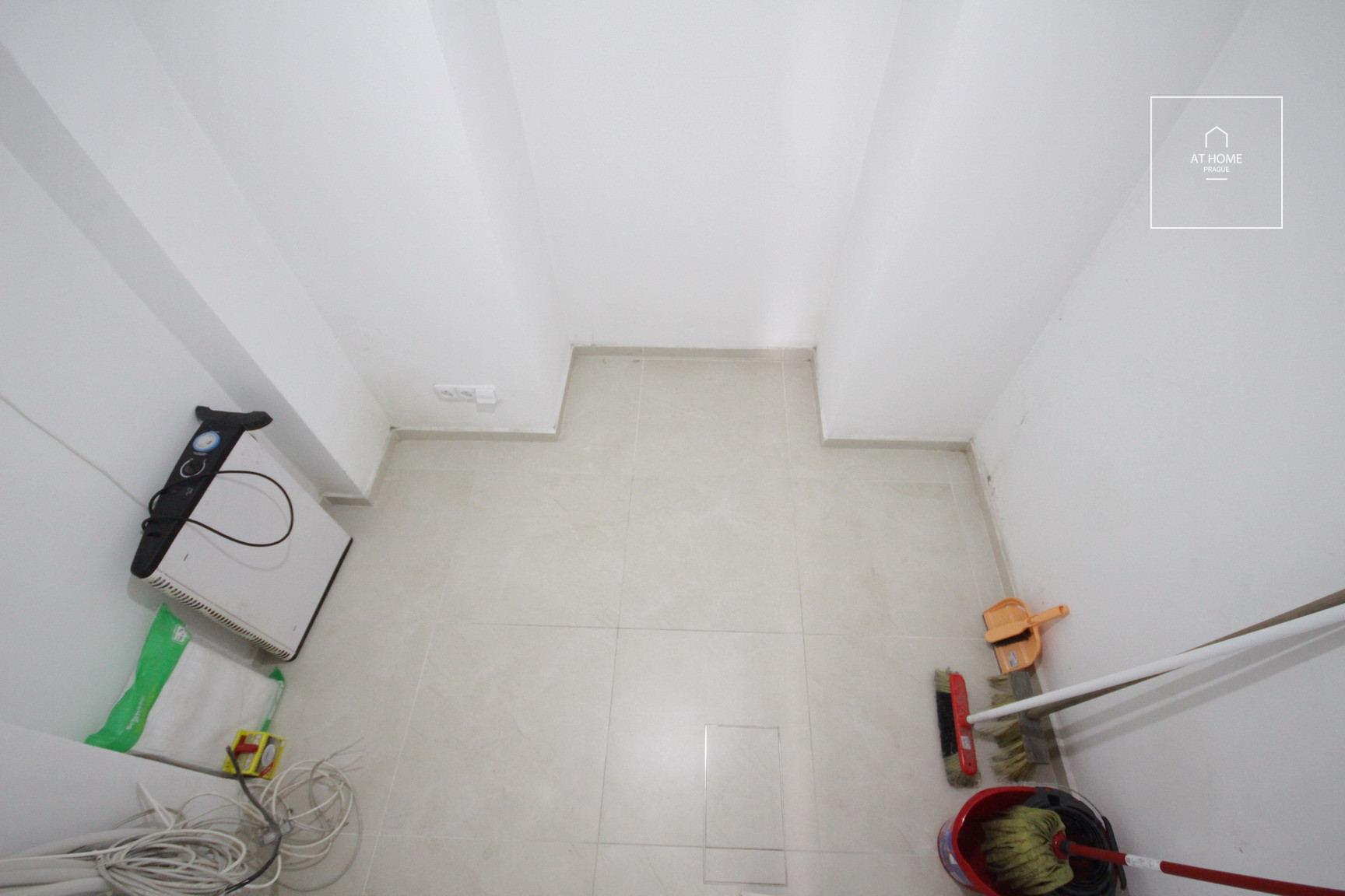 Nice bright commercial space, two rooms, Kubelíkova, Žižkov