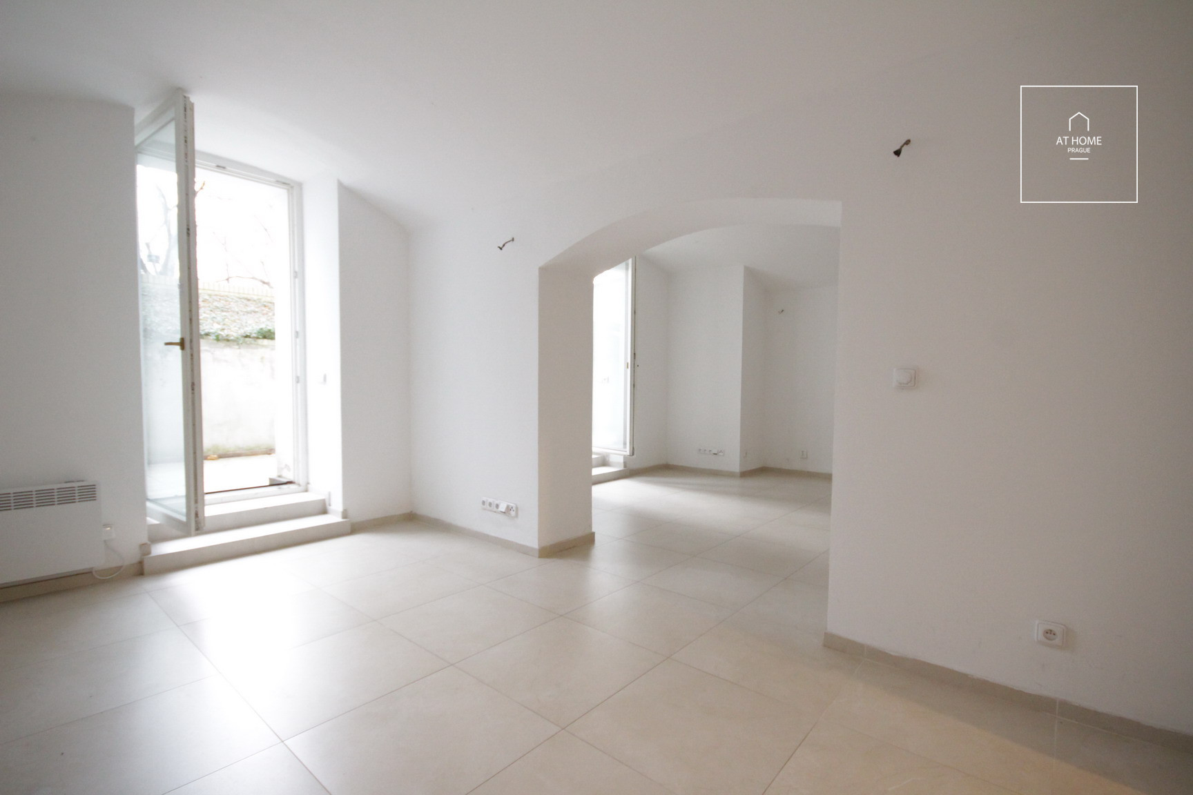 Nice bright commercial space, two rooms, Kubelíkova, Žižkov