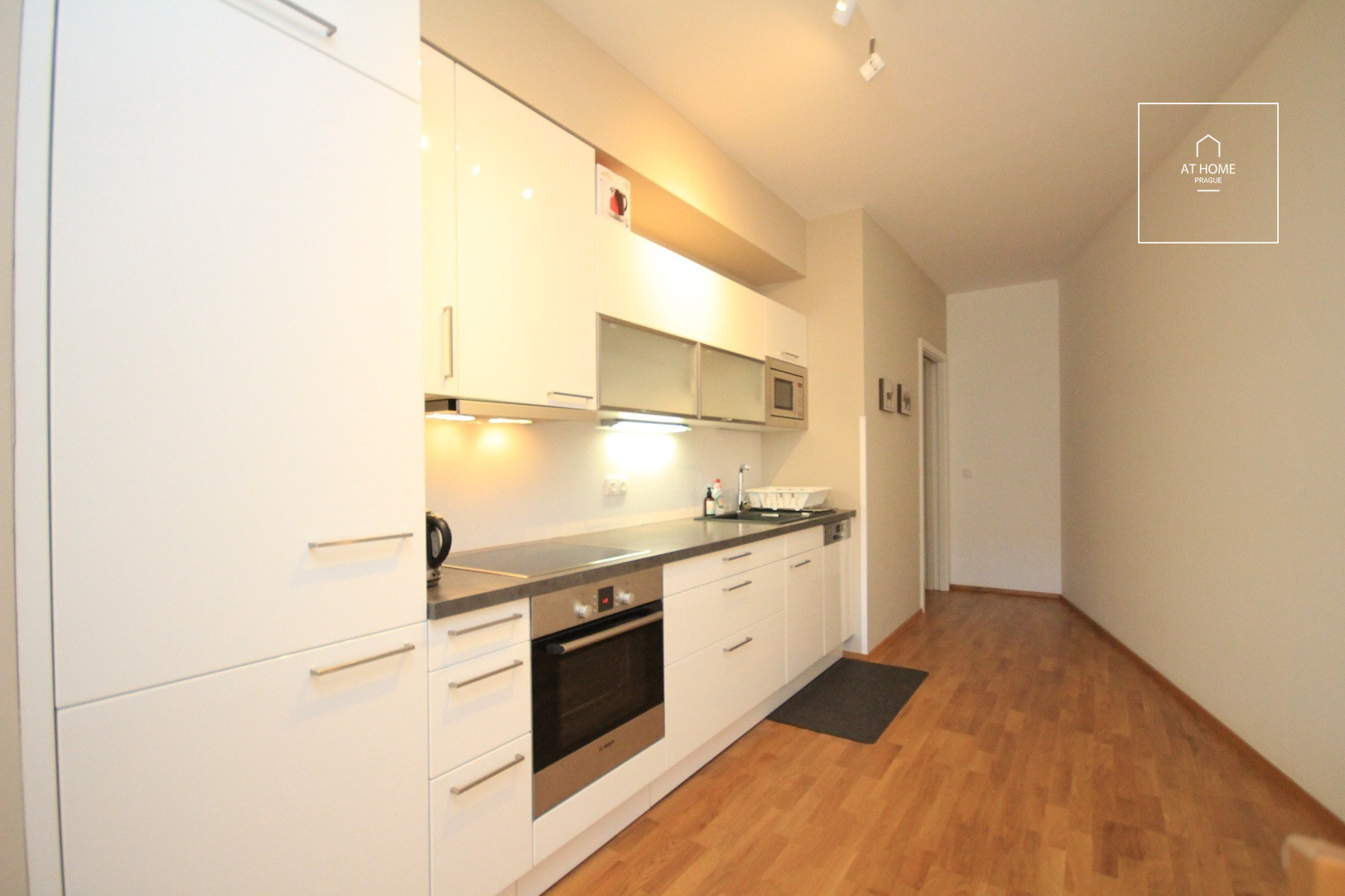Zařízený, moderní byt 2+kk s balkónem, Baarova, Michle
