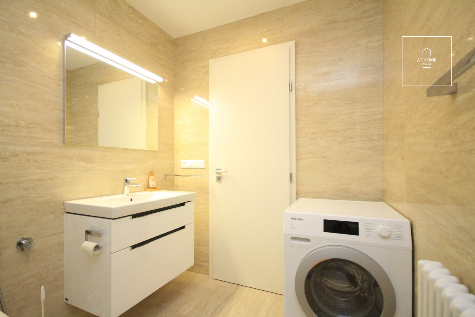 Zařízený, moderní byt 2+kk s balkónem, Baarova, Michle