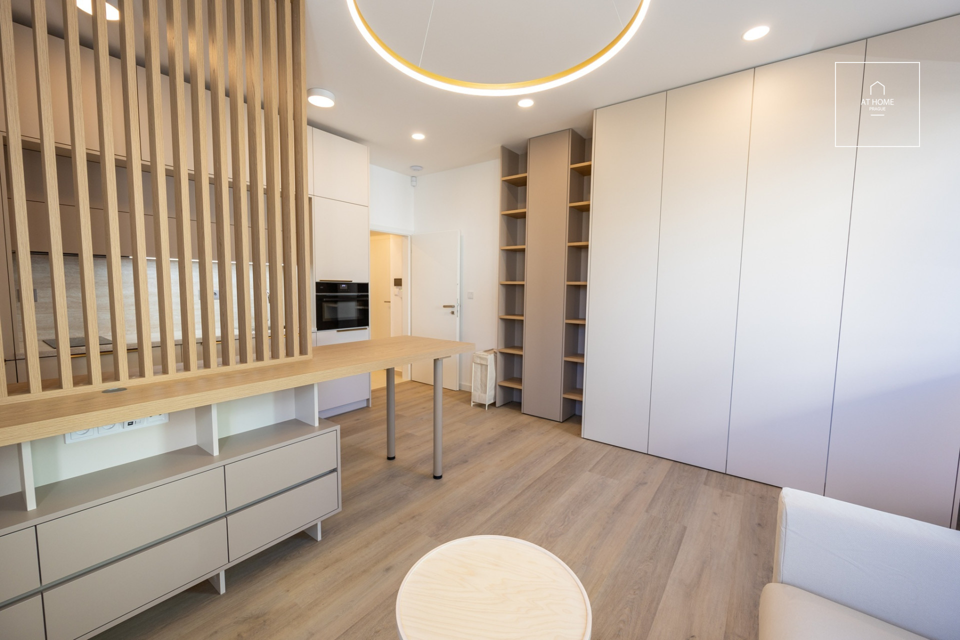 Studio apartment, Na Vrchu, Řeporyje