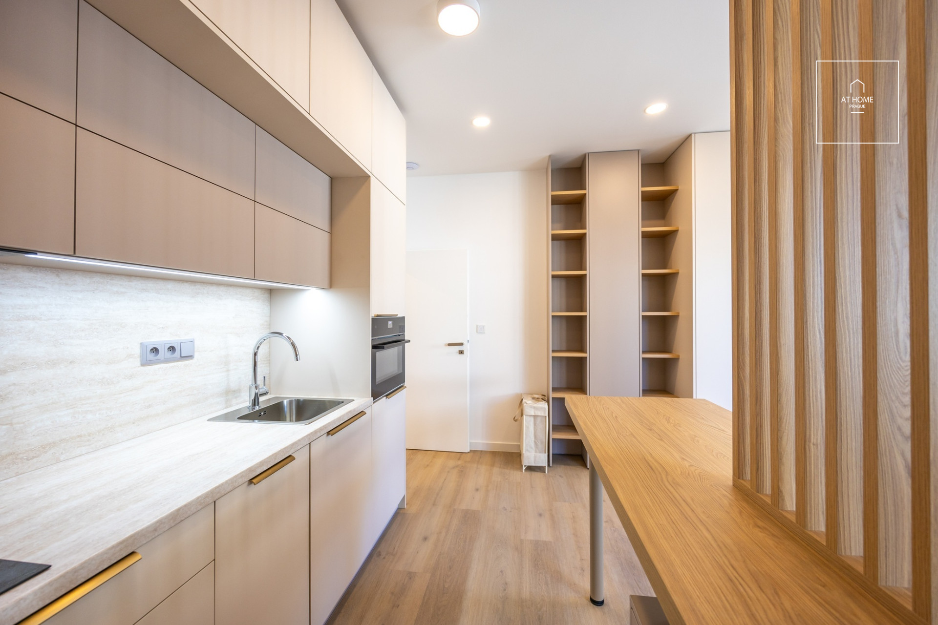 Studio apartment, Na Vrchu, Řeporyje