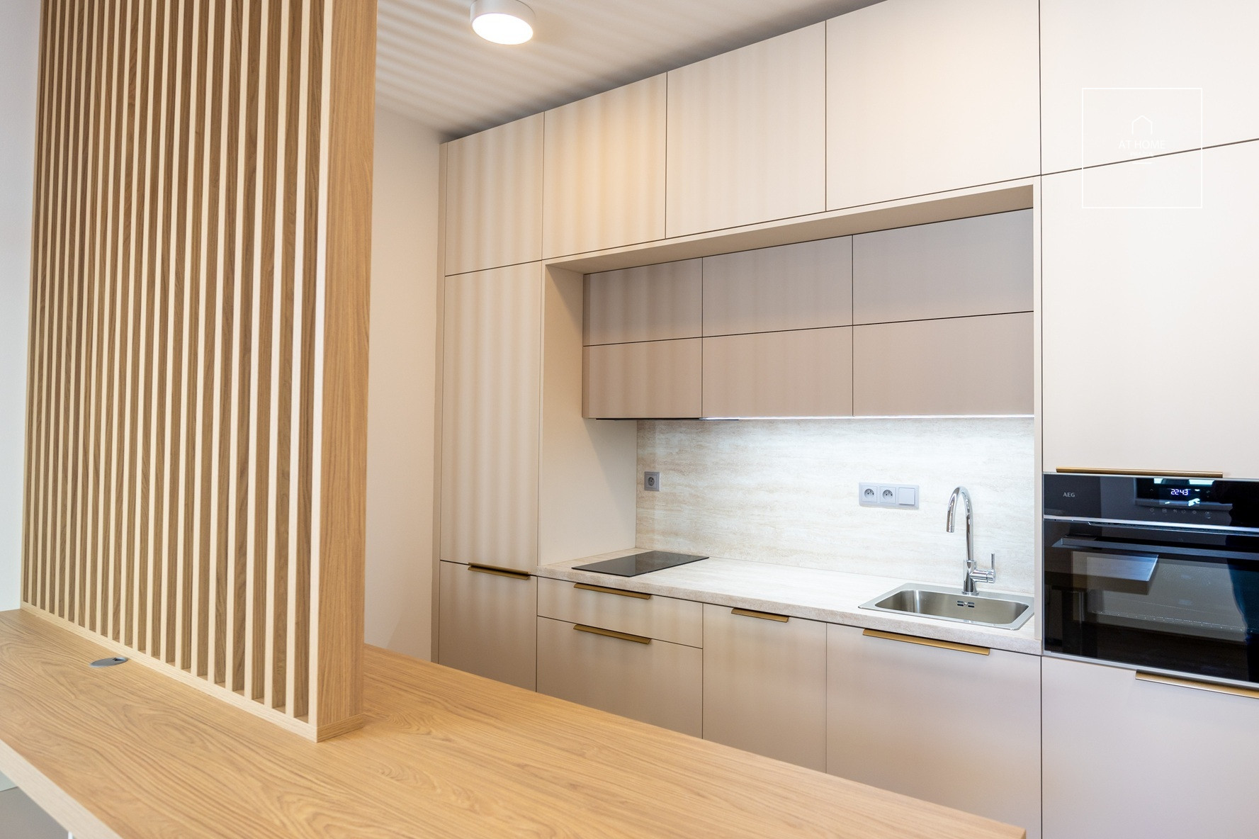 Studio apartment, Na Vrchu, Řeporyje